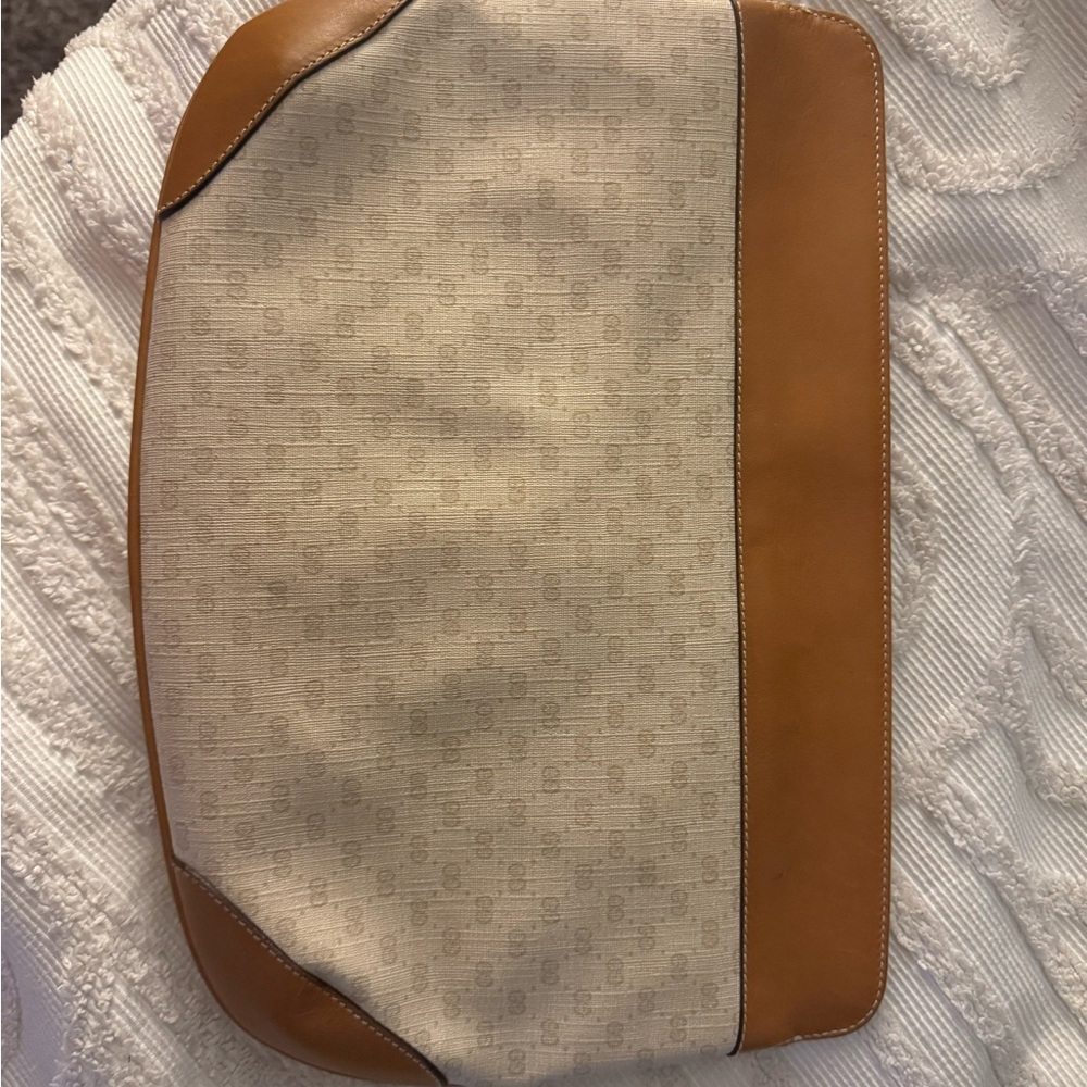 Gucci Beige and Gold Clutch - Picture 2 of 4